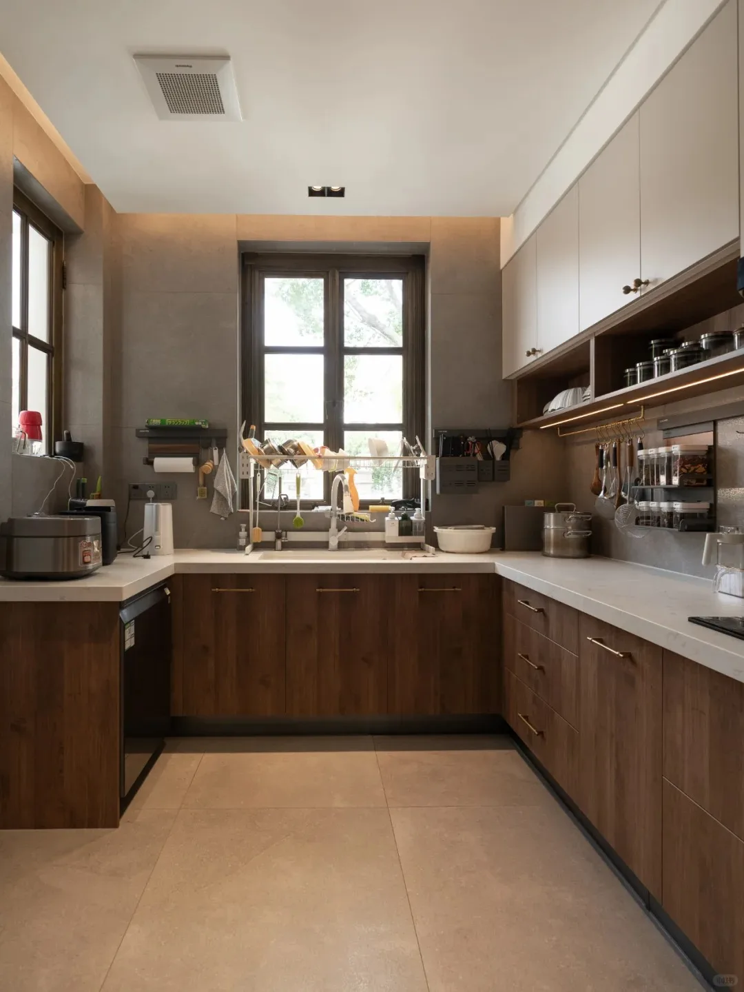 U-Shaped Custom Kitchen Cabinet Melamine Plywood Board Kitchen Cabinet Design Kitchen Furniture for Project
