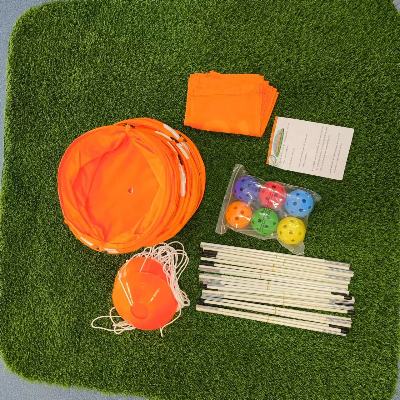 Manufacturers creative portable lightweight golf bucket club combination can be used for indoor and outdoor golf training.
