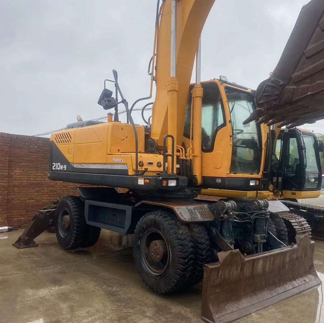 Cheap Used Wheel Excavator Hyundai R210w-9 Wheel Excavator Machine Hyundai 210 Excavators