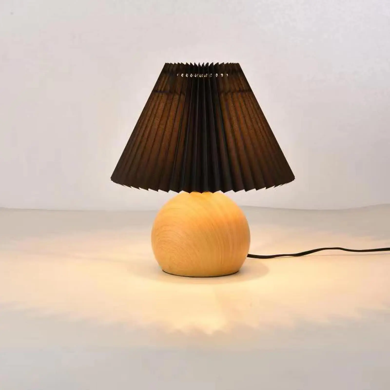 Creative Hot Sell Small Table Lamp Modern Bedside Lamp With DIY Black Lampshade Metal Base Lamp for Bedroom