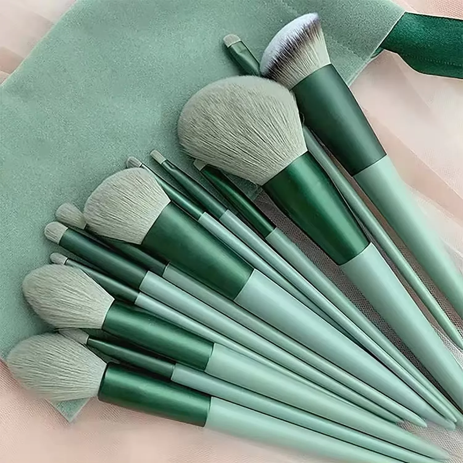DailyQueen FREE BAG green cosmetic for eyeliner eyebrow nose brush for foundation green makeup brush kabuki