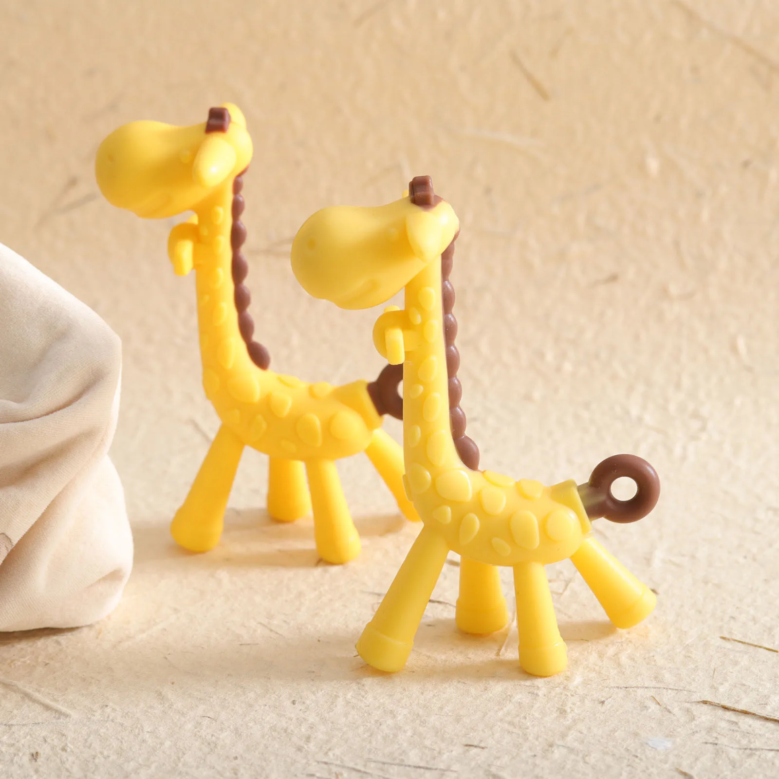 BPA Free Custom Soft Silicone Baby Giraffe Teether Infant Chew Teething Chain Ring Rattle Babies Feeding 100% Food Grade