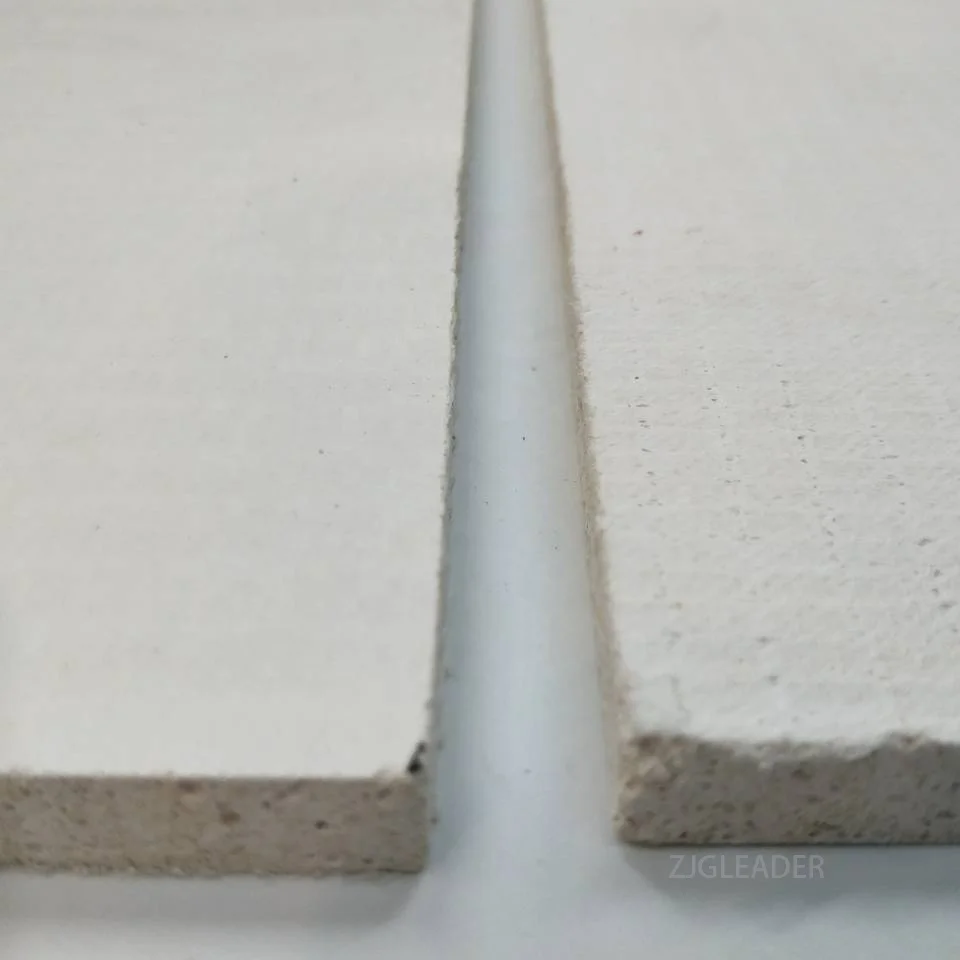 Fireproof and moistureproof magnesium sulphate board
