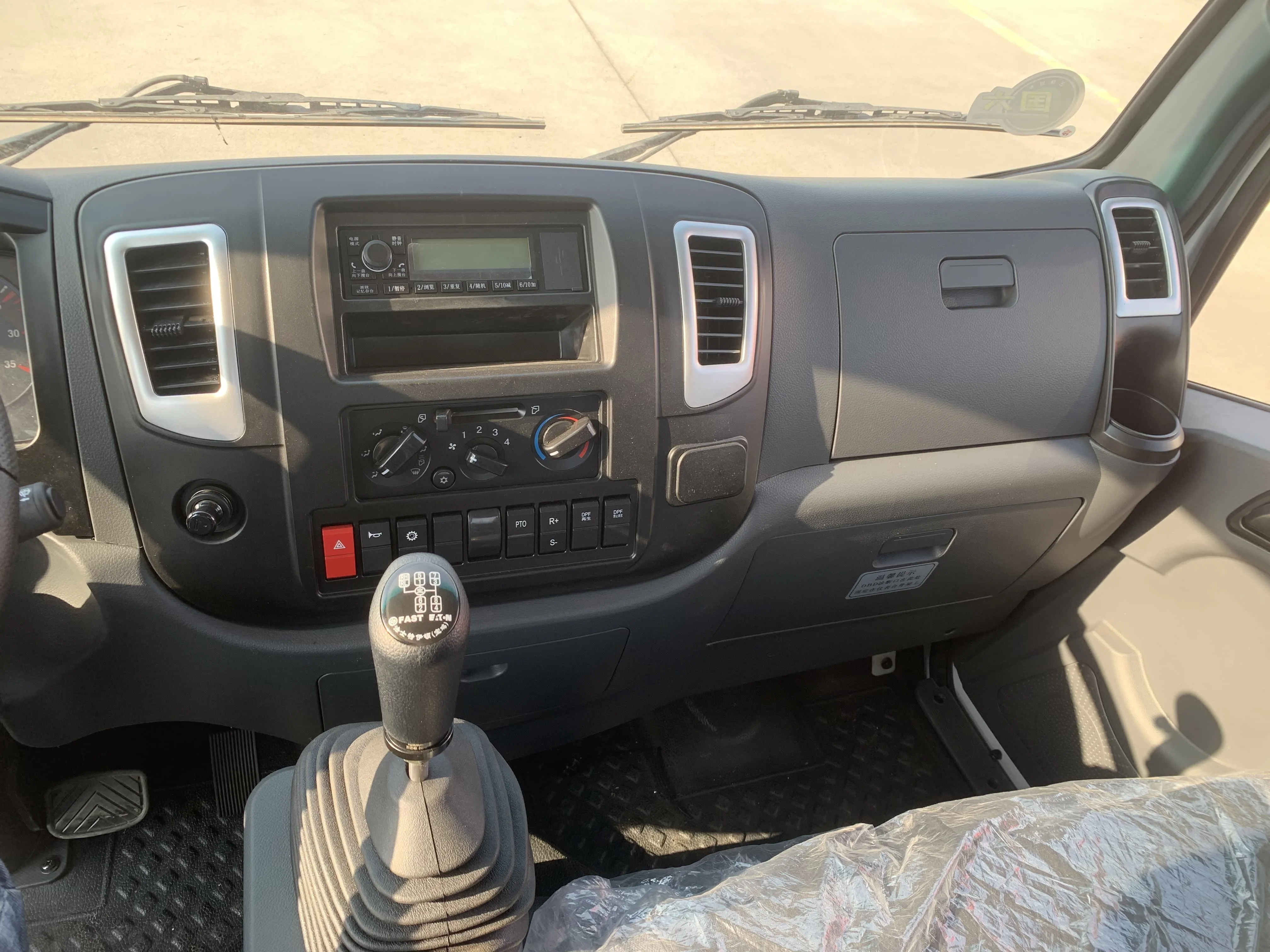 Tri-Ring Factory Direct New Diesel Manual Transmission Water Bowser Truck Urban Dust Control Road Spray Sprinkler