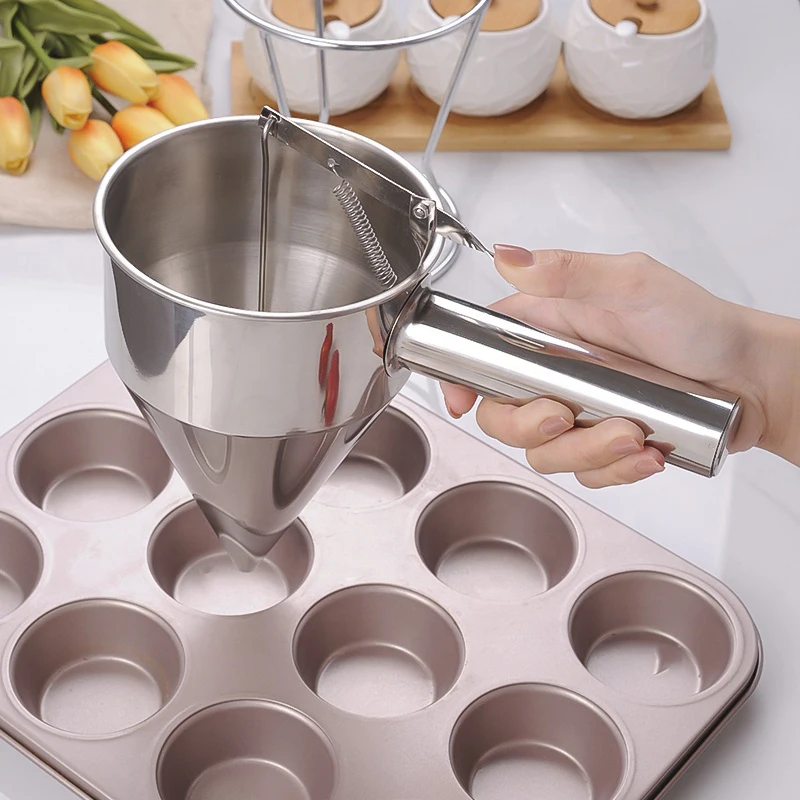 1200ml Stainless Steel Piston Funnel Cake Dough separator Batter Pourer Pancake Batter Dispenser with Squeeze Handle