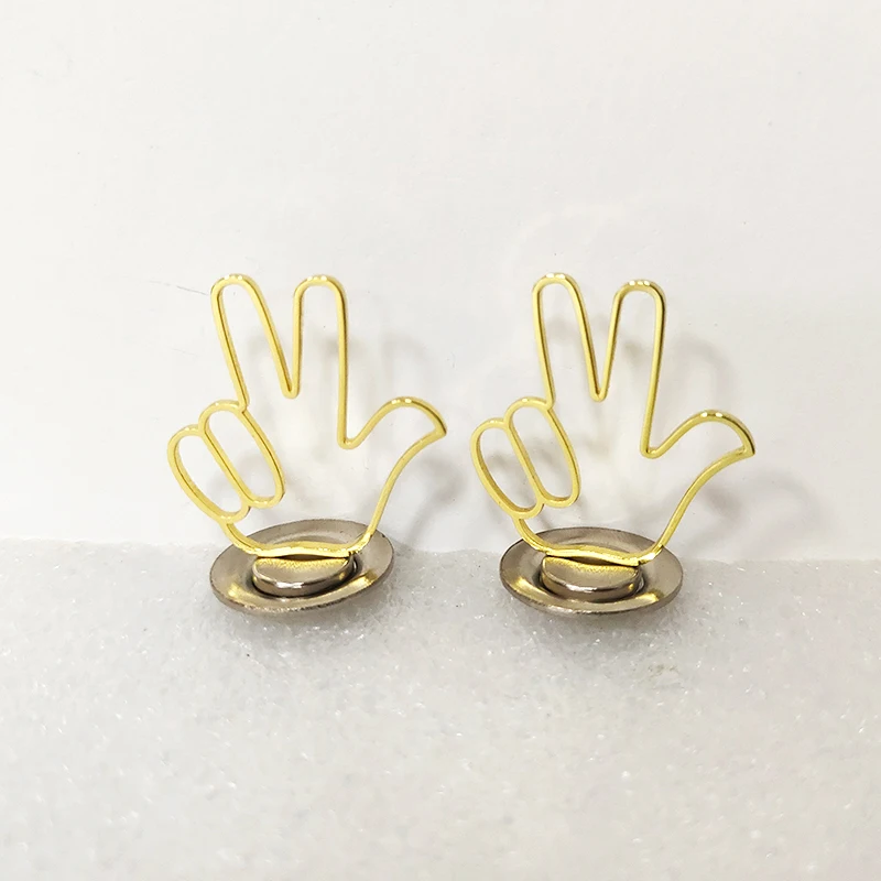 Custom Design UAE Victory Hand Badge Gold Plated Hallow Lapel Pin Personalize UAE Metal Magnet Brooch Pin