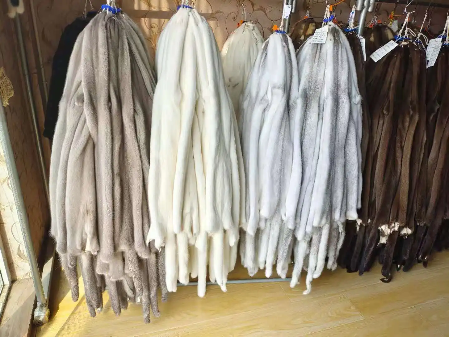 Suppliers 2022 Natural  Size  New Animal Fur skin Wholesale China Mink Fur pelt