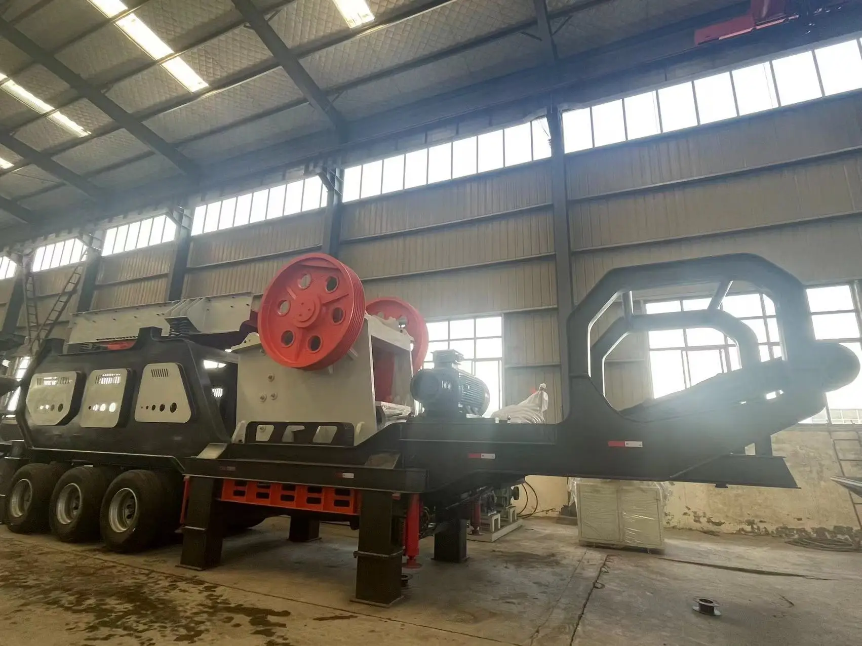 Large Crushing Plant Mine Mineral Energy Crusher Dependable Production High Production Efficiency Crawler Crusher