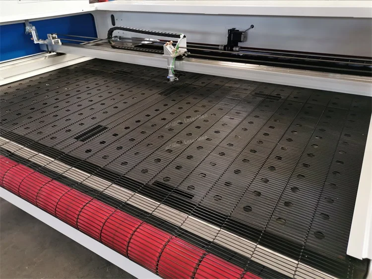 LaserMen LM-1610 Fully enclosed 150w 180w 300w high CCD customizable CO2 fabric cutting machine for cloth leather paper
