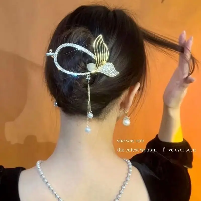 Korean version of the new high-end fringed fishtail roll high-grade plate hairpin.