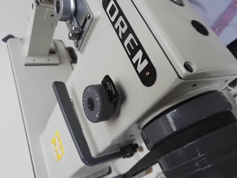 Universal High Column Miter Sewing Machine  Ball Bag  Hat  Suitcase  Shoes  Boots  Wrist Pad  Knee Pad  Sports Products RN-1630