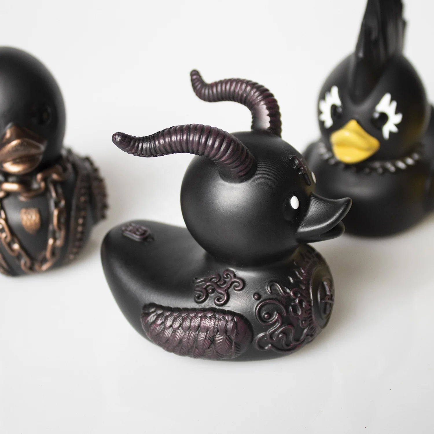 New Product Ideas 2025 Resin Duckieville Duck Figura De Pato Interior Caprichosa