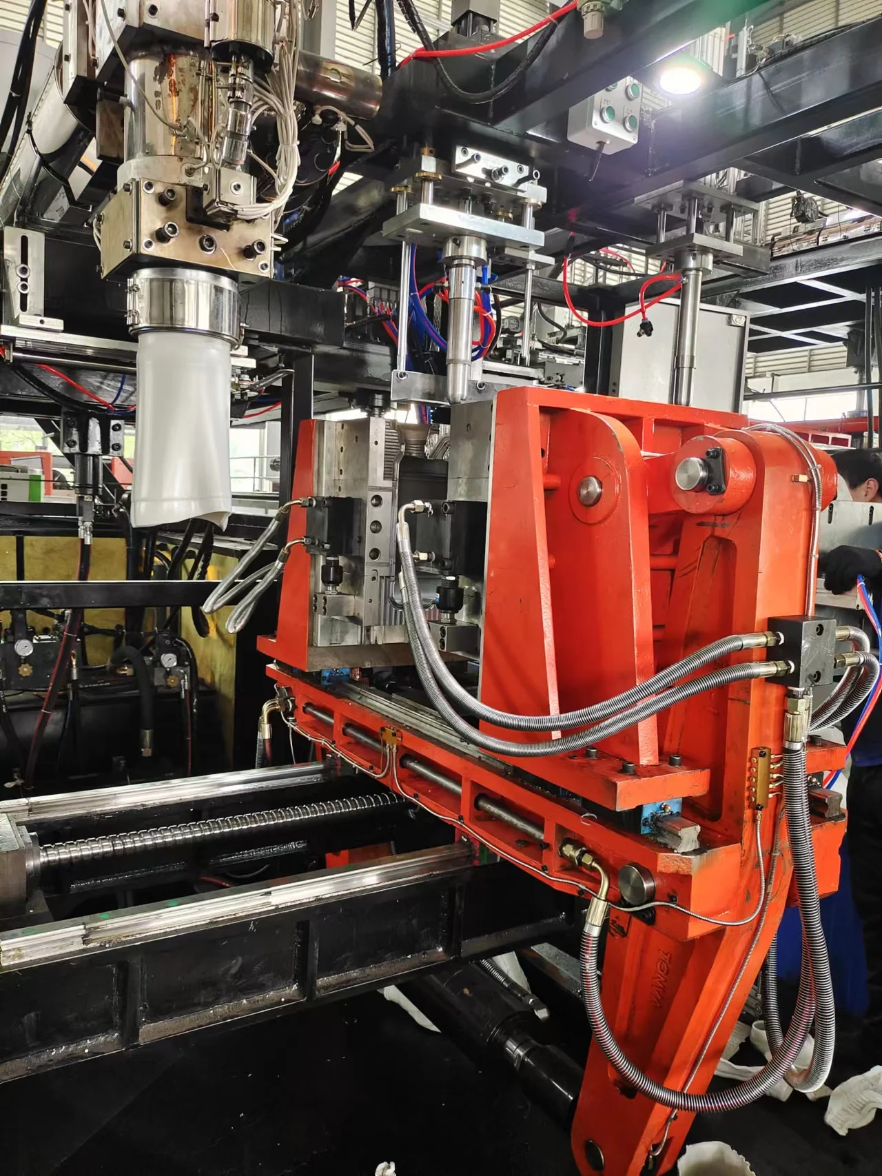 Tonva TVHS-20L Stackable Jerrcan Extrusion Blow Moulding Machine