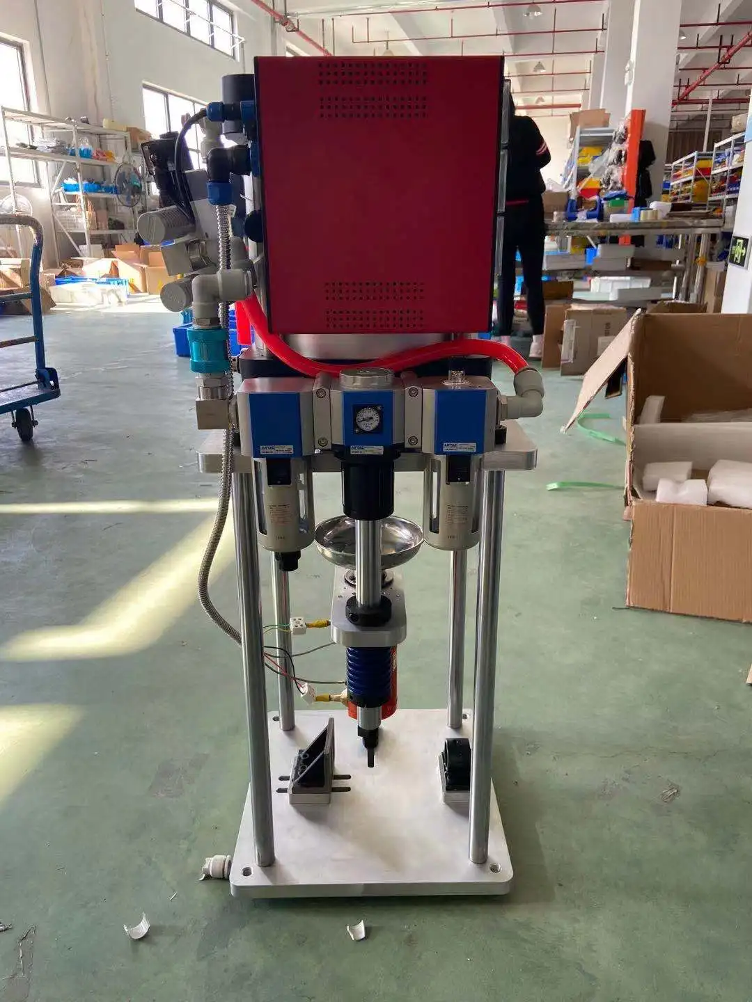 Настольная Вертикальная пневматическая машина для литья под давлением для лабораторного или небольшого производства продукции на 60 г