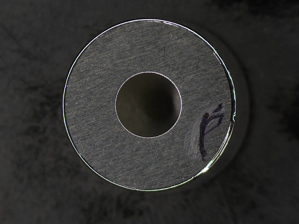 Fully automatic laser welding machine for tight welding