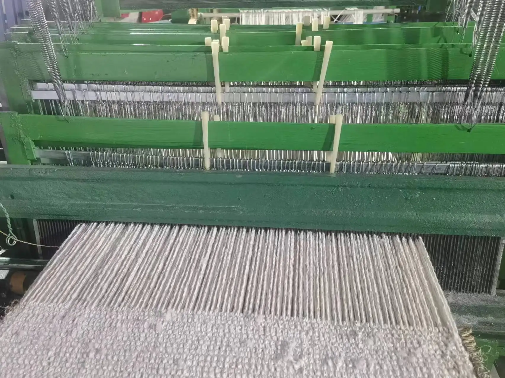Suitable for single-width flat knitting  woven  fabric raffia  linear quilting embroidery machine for automotive supplies