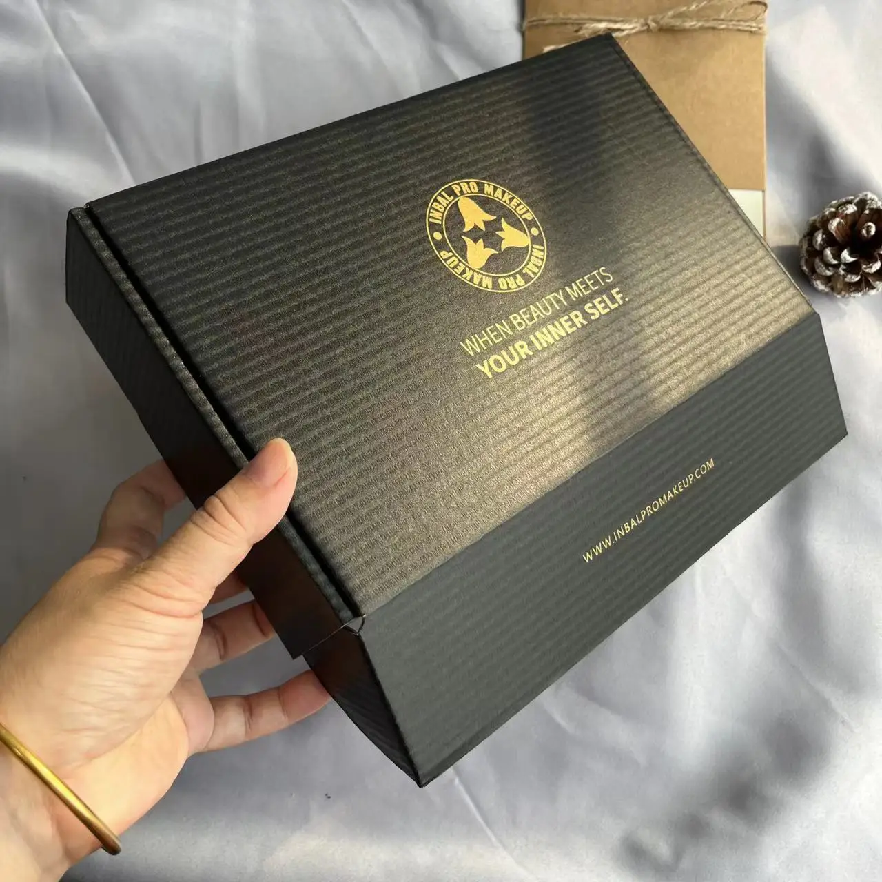 Custom Printed Logo  Packaging Mailer Shipping Moving Cardboard Corrugated Paper Box For Clothing Suit T Shirt Garment Apparel