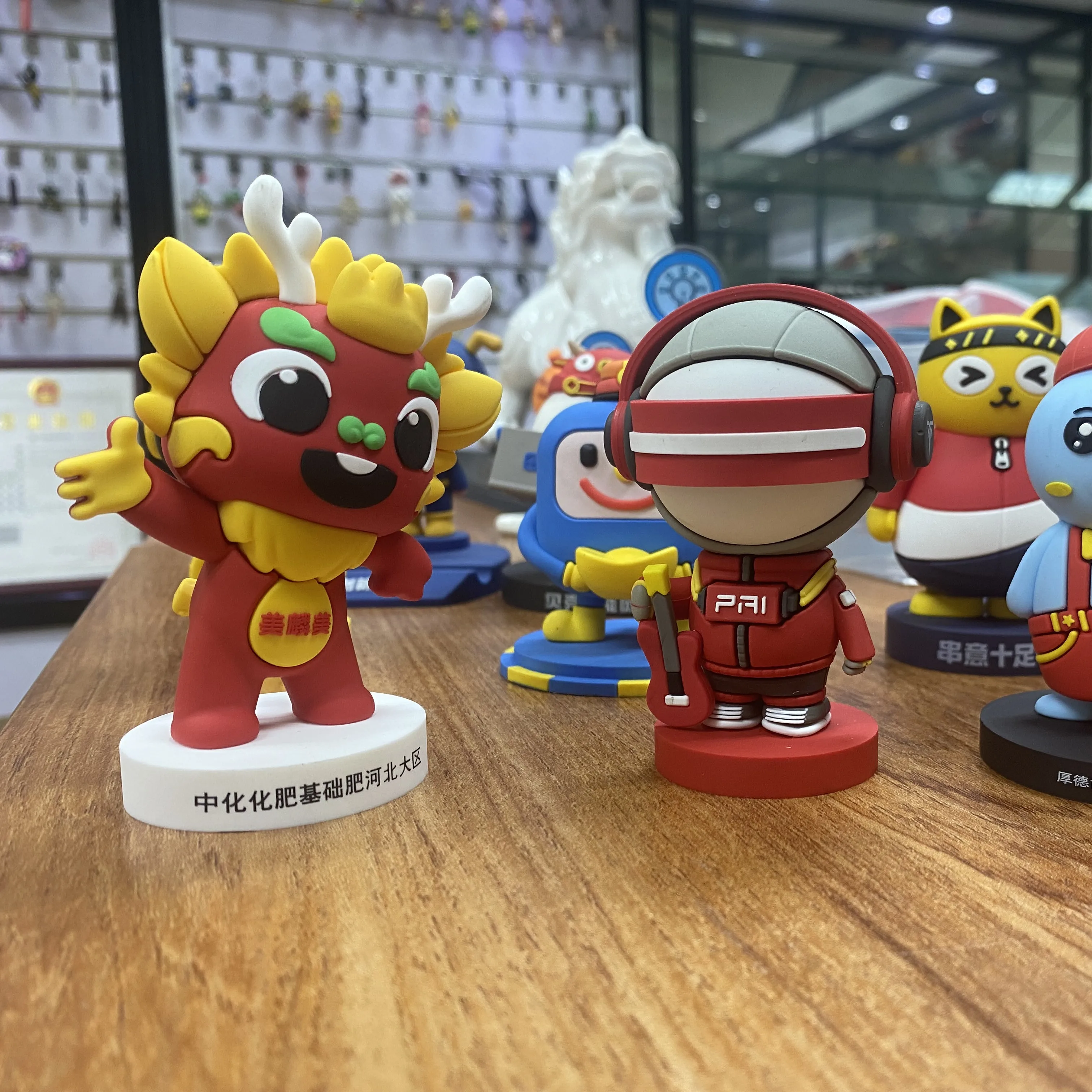 Фигурка персонажа из мультфильма 3D с логотипом миниатюрная фигурка мягкого ПВХ поделки и подарки модель