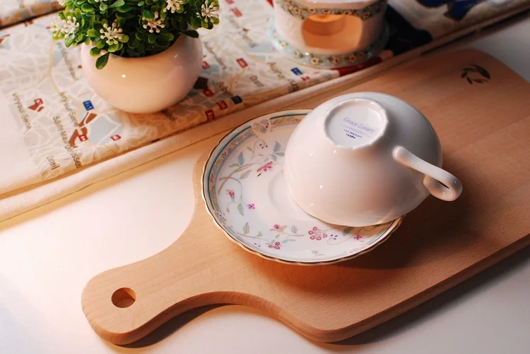 
Wholesale England Style Vintage White Bone China Ceramic Flower Tea Cup With Saucer Set 
