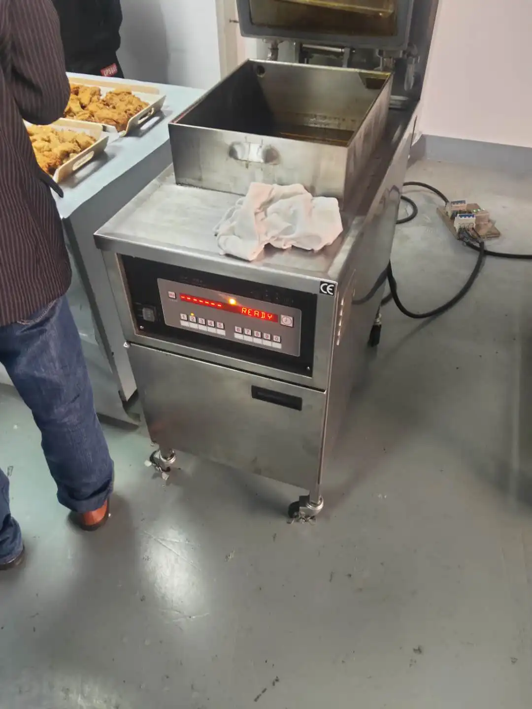 automatic chicken fryer machine commercial deep fryer /commercial potato chips deep fryer for sale