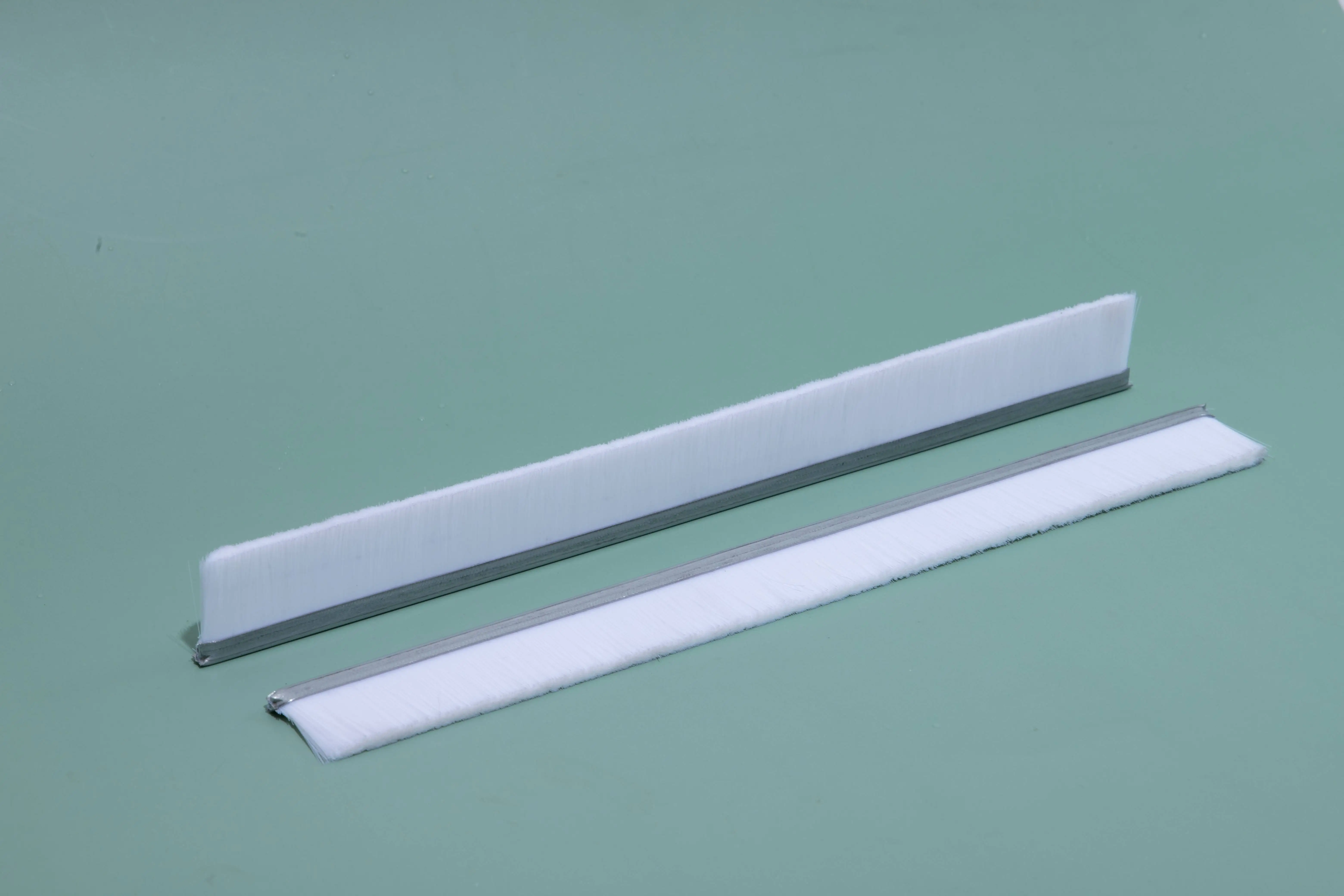 Oem Odm Wholesale Long Spiral Solar Panel Roller Brush Nylon Brush Solar Panel Cleaning Rotating Brush