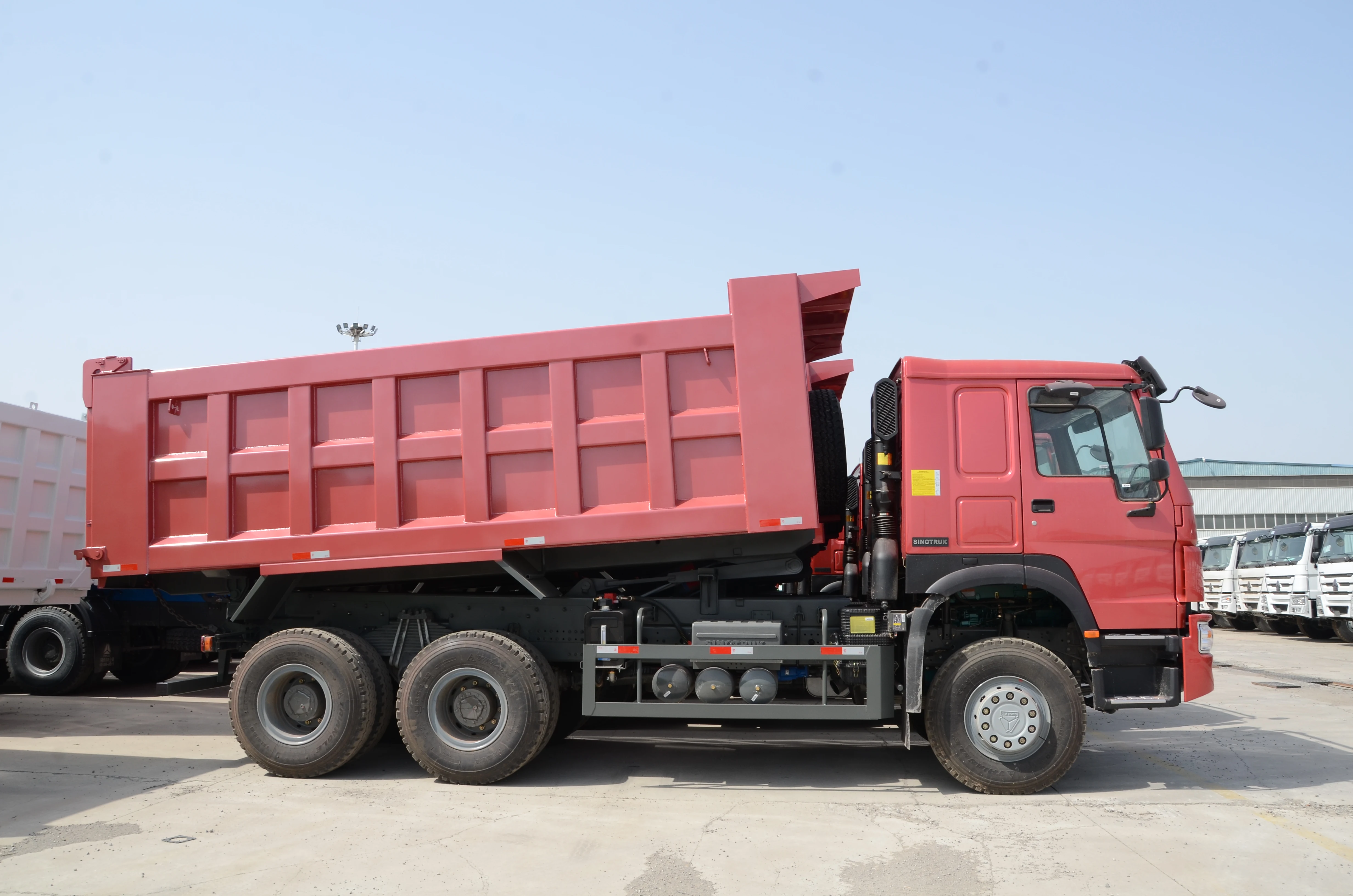 SINOTRUK HOWO Refurbished Truck 10 Wheels and 336HP 371HP 375HP 30-40T for Sale