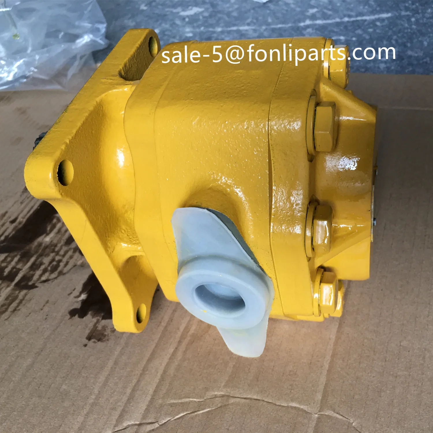 Original Shantui Bulldozer SD32 Transmission Pump 07433-71103