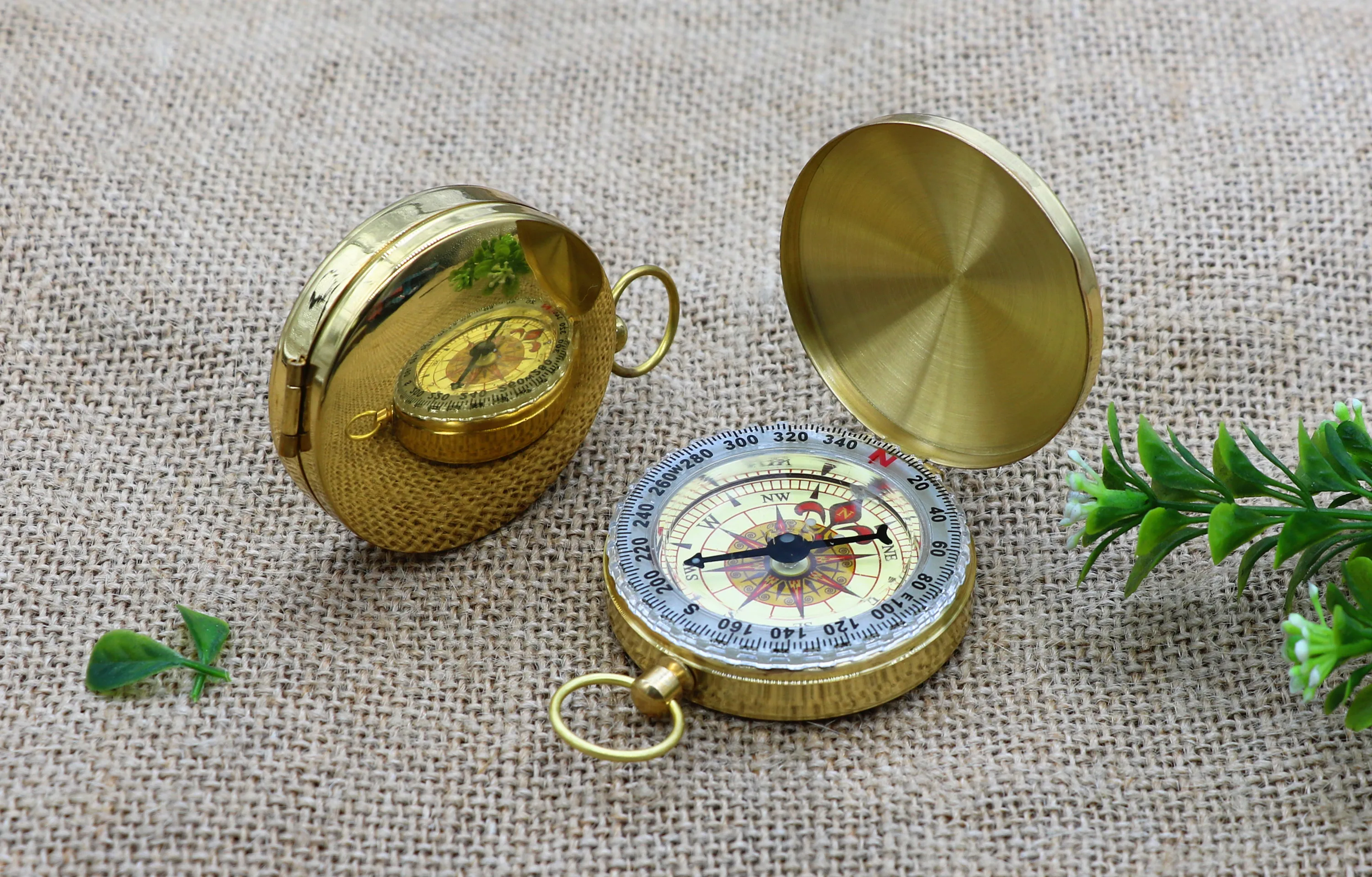 High-quality portable travel Hiking outdoor classic brass luminous Compass Camping pocket watch style compass for sale