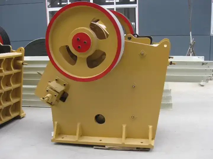 Горячая распродажа высокое качество дробилка для измельчения руды песка и камня горная машина щековая дробления