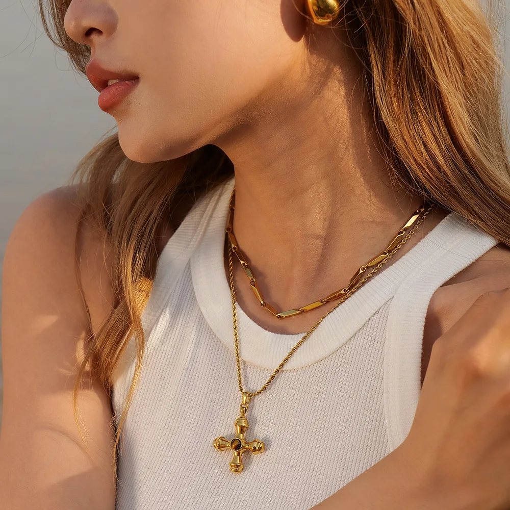 Ins Trend 18K Gold Stainless Steel Cross Inlaid Tiger Eye Necklace No Fading Fashionable Dainty Necklace