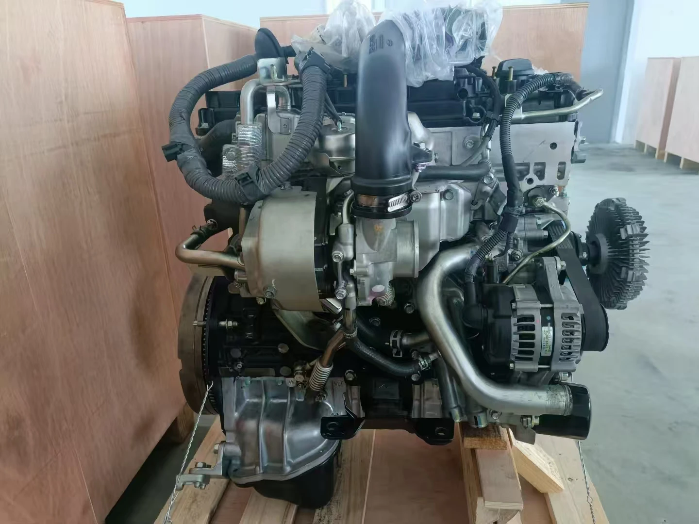 Четырехцилиндровый дизельный двигатель Isuzu 4JK1