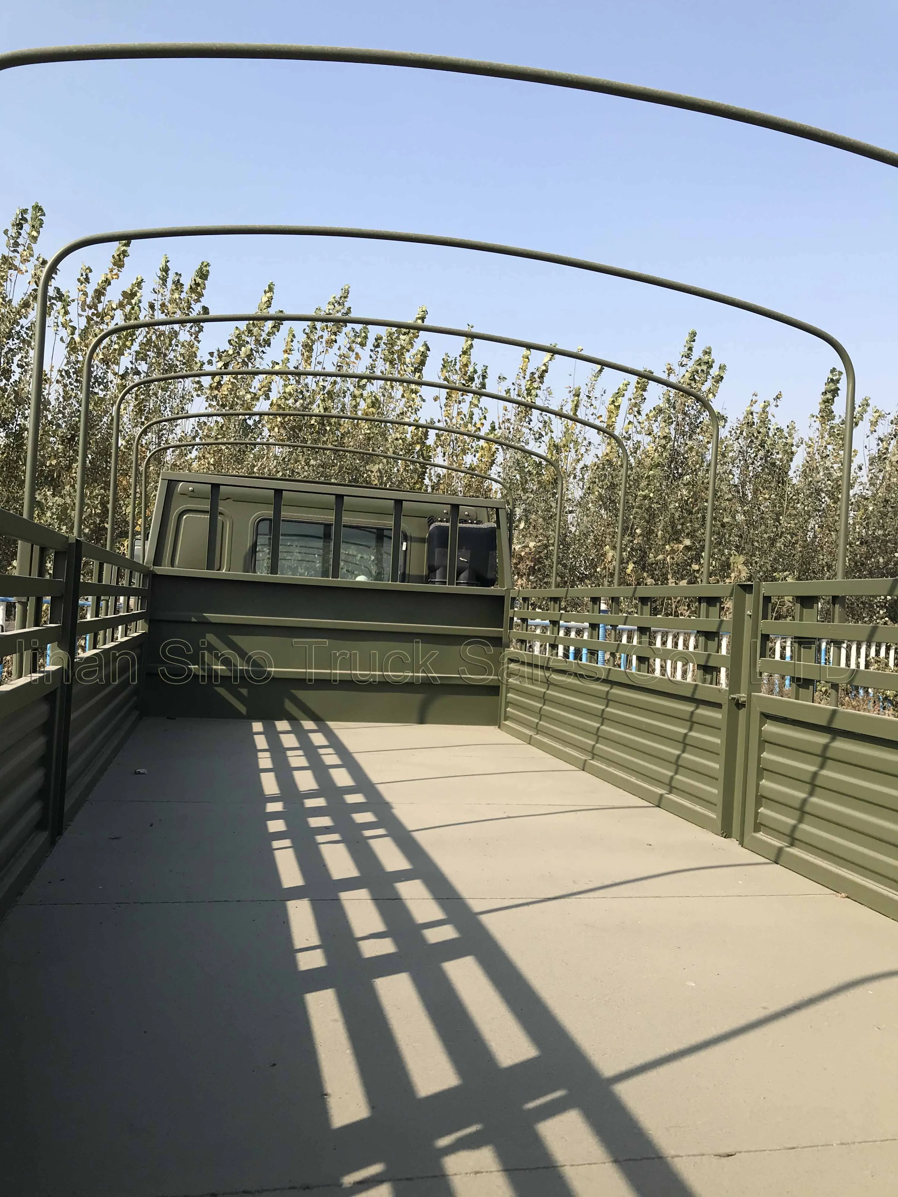 China Sinotruk Howo 4x4 4WD 16T Off road Box Stake Truck