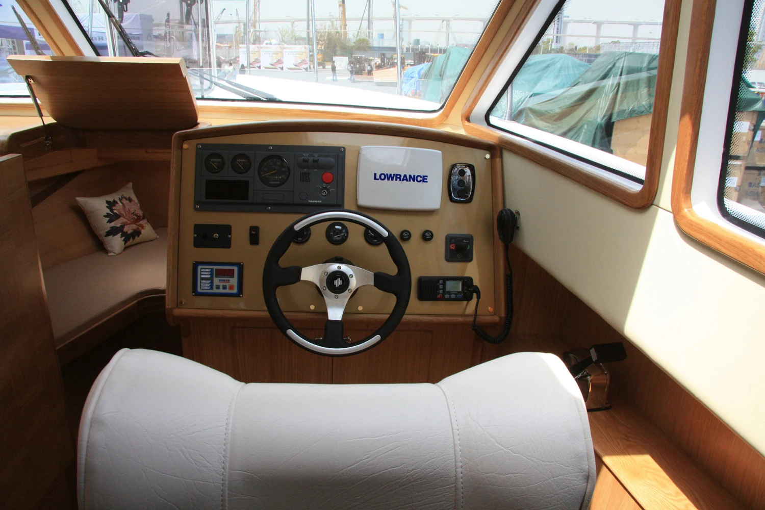 Яхта Trimaran 37