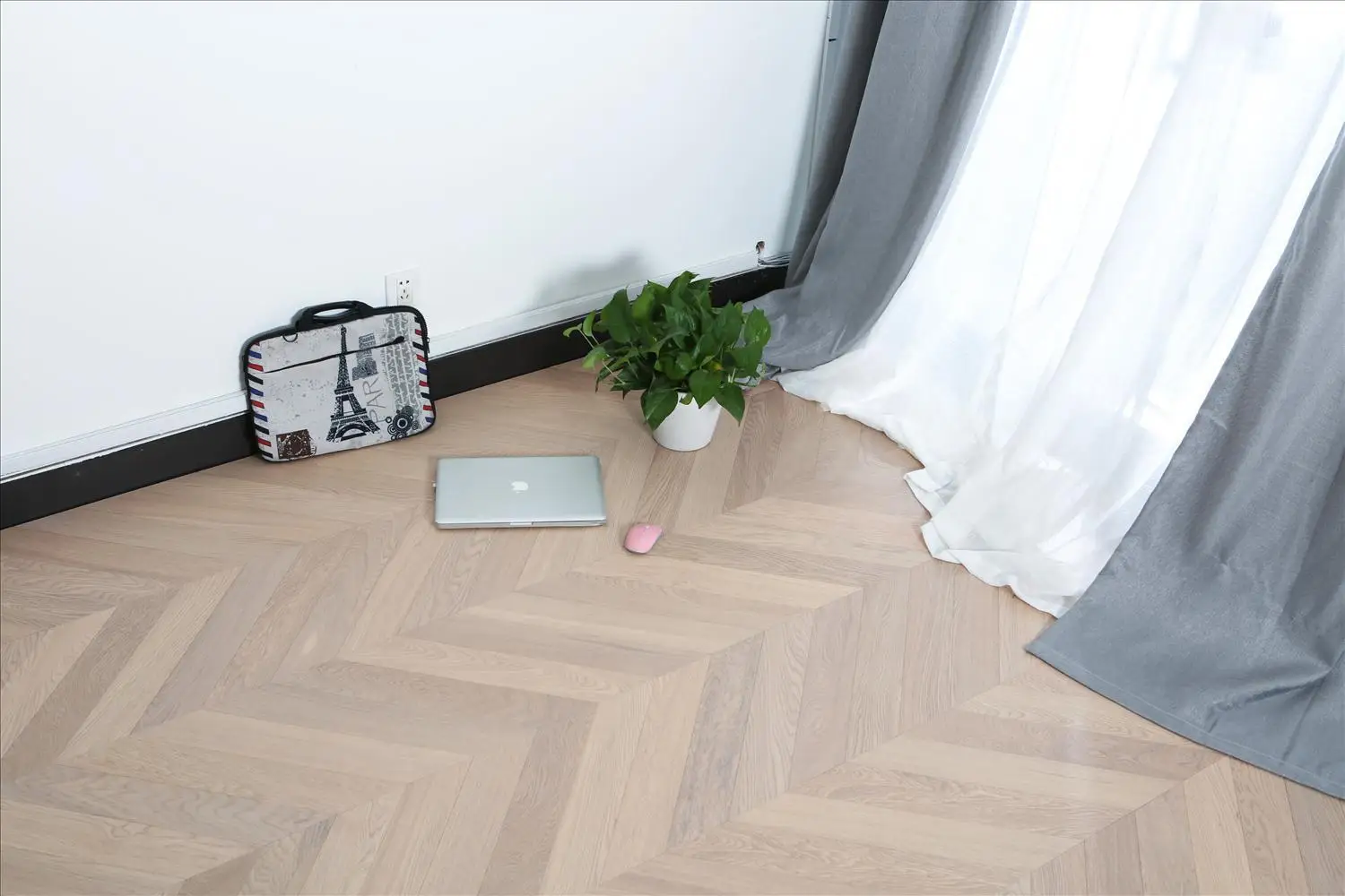 Luxury Modern Design Engineered Wood Flooring Oak Herringbone Chevron Styles Click for Indoor Decoration Engineered Flooring