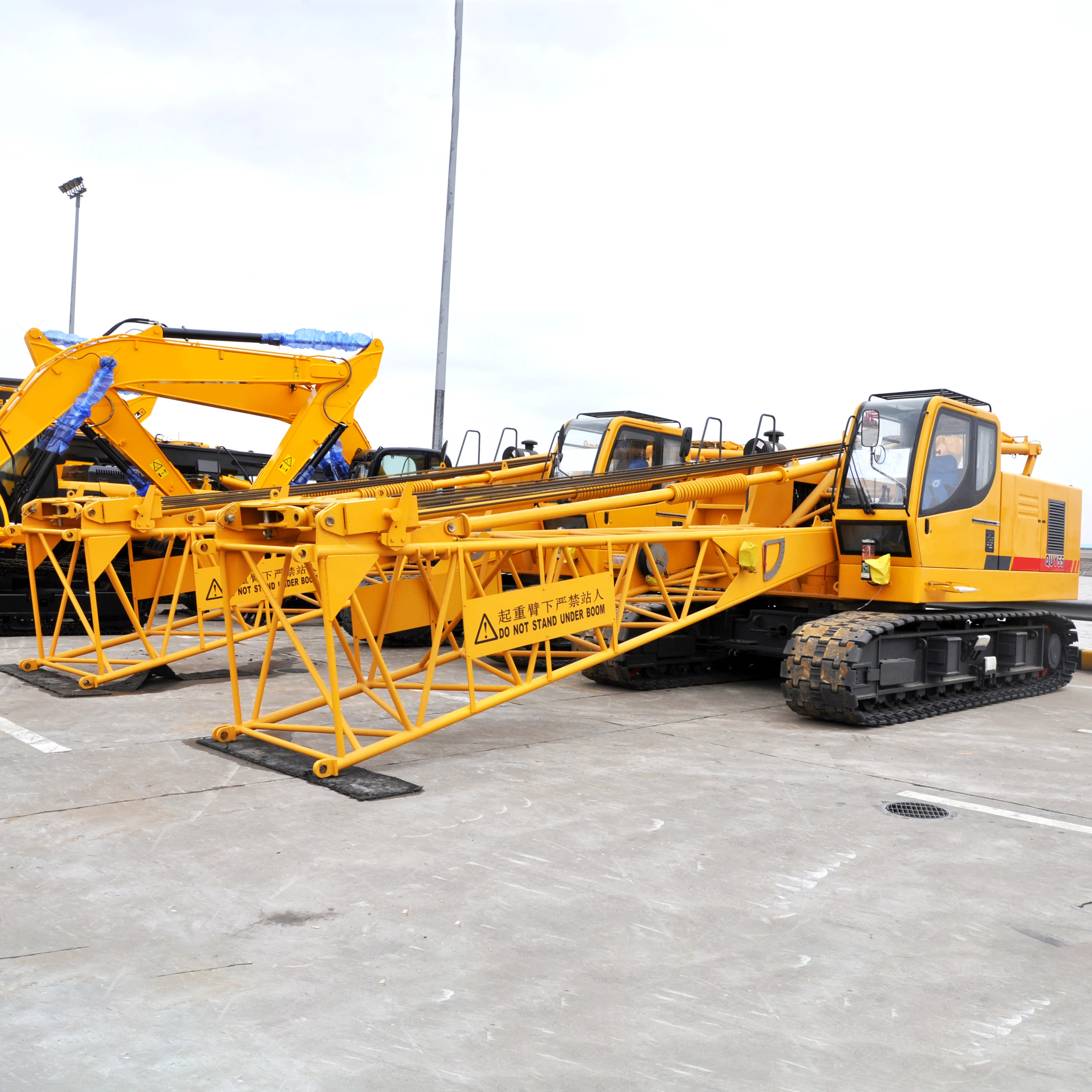 Boom 55 Ton Hydraulic Mobile Crawler Crane QUY55 within lifting machinery with high quality and reasonable price