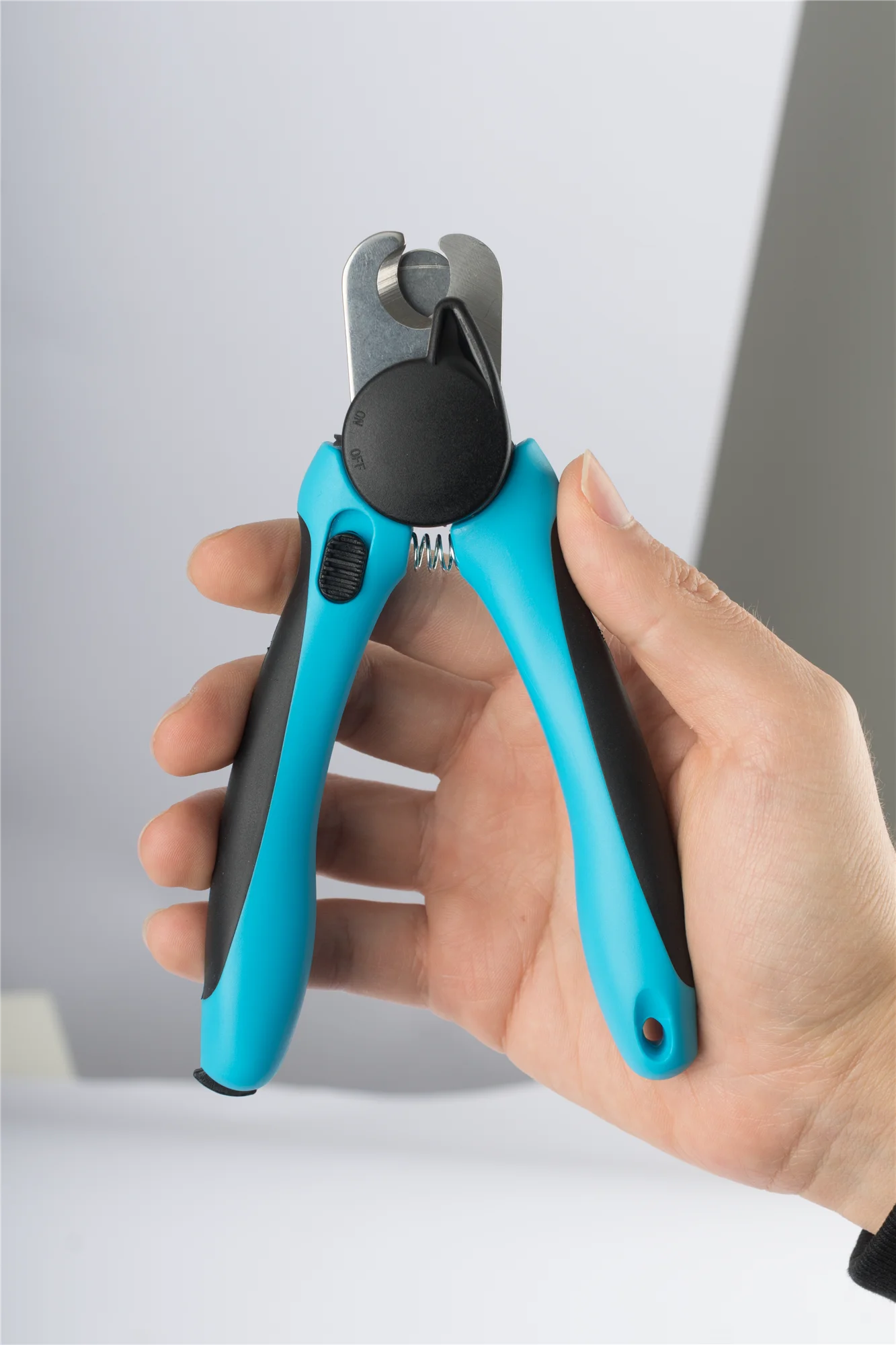 Щипчики для ногтей со светодиодами освещают кровообращение на ногтях и когтях триммер защитный прибор собак кошек