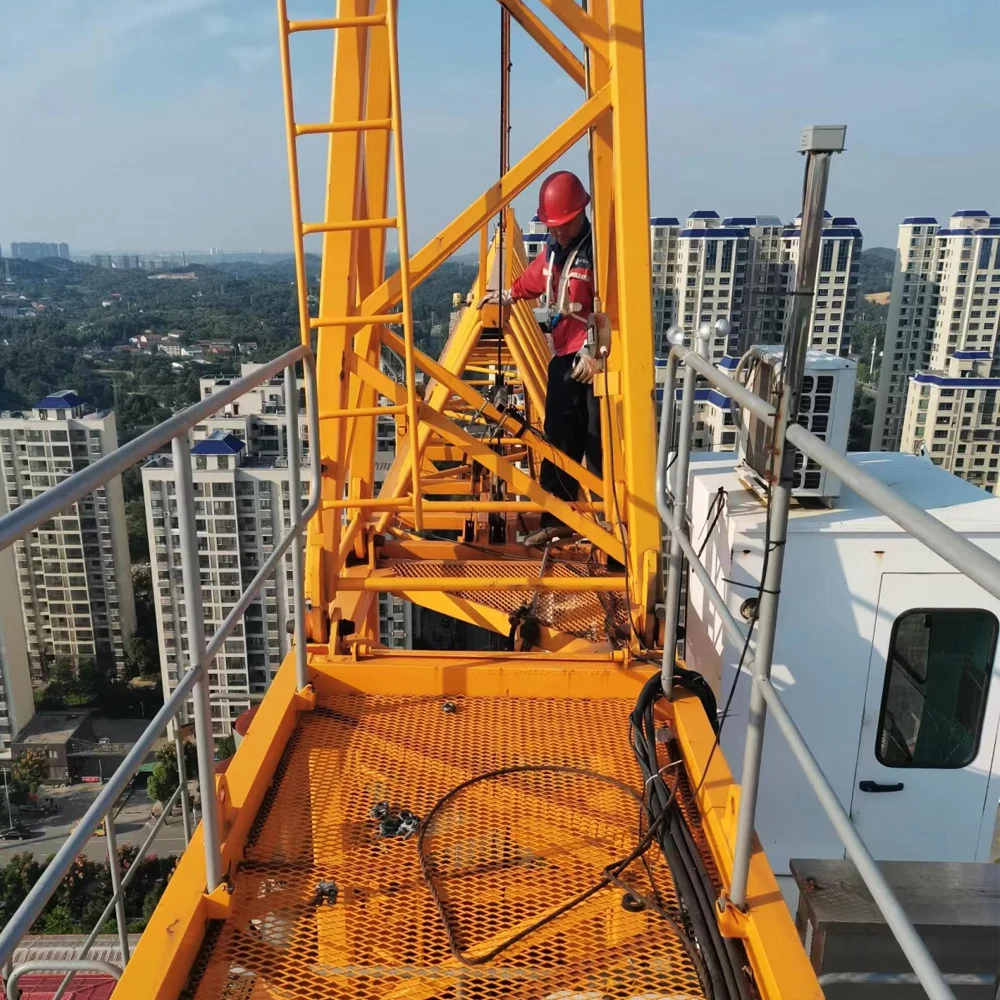 China Building Tower Crane qtz200(7022) 12T tower crane price