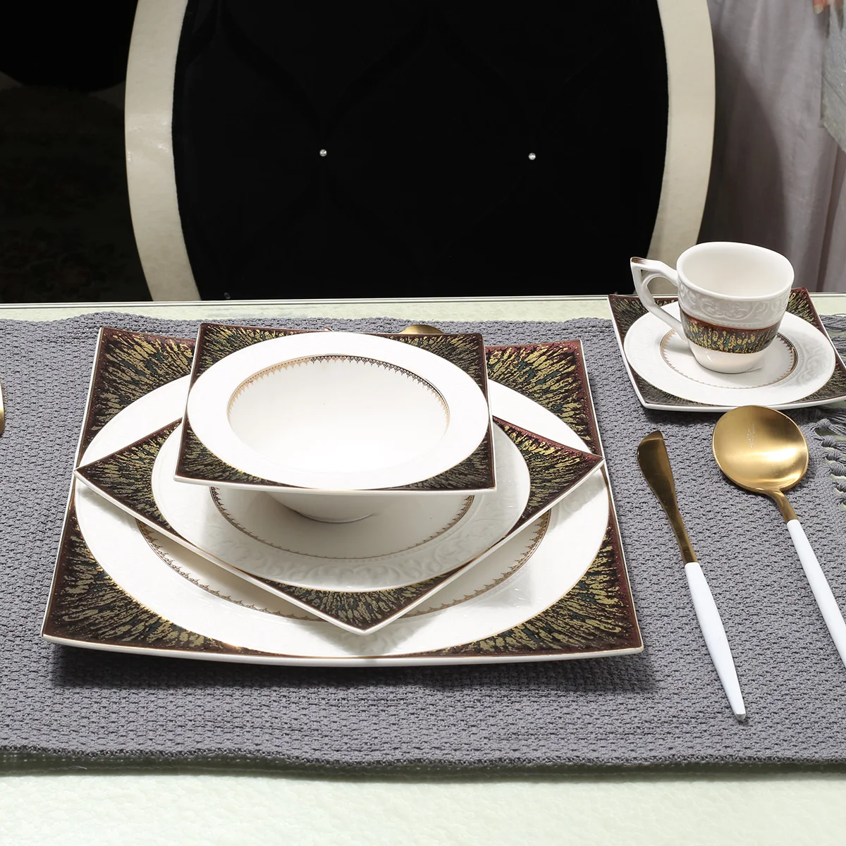 Wholesale Luxury Porcelain Event Dinner Plates Ceramic Gold Salad Soup Plate For 5 Star Hotel