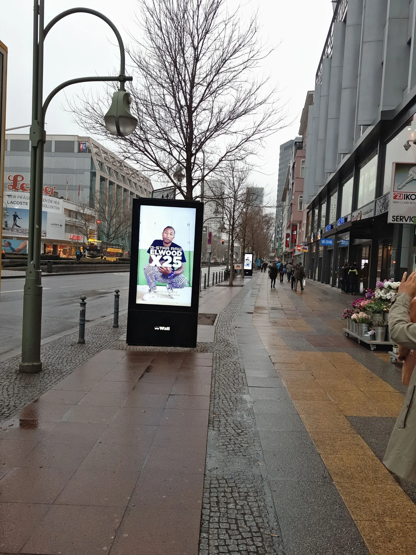 Ph4 60 inch Outdoor Full Color Led Floor Stand Digital Signage Advertising Player Pantalla led Publicidad