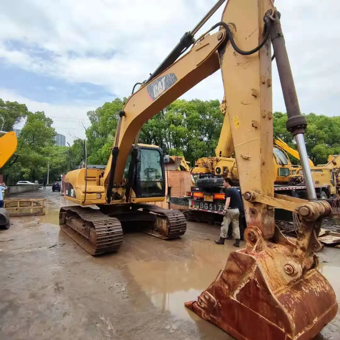 CAT 323d Подержанный Кот происхождение Япония с дешевой ценой и высокой эффективностью для горячей продажи 320d Buenas noches. Отдать Дрон