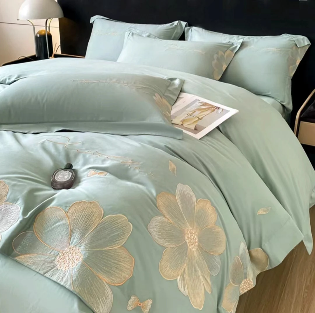 Hot sale designer comforter sets luxury 4 pieces thick protective warm winter coral velvet bed sheet winter bed sheets bedding