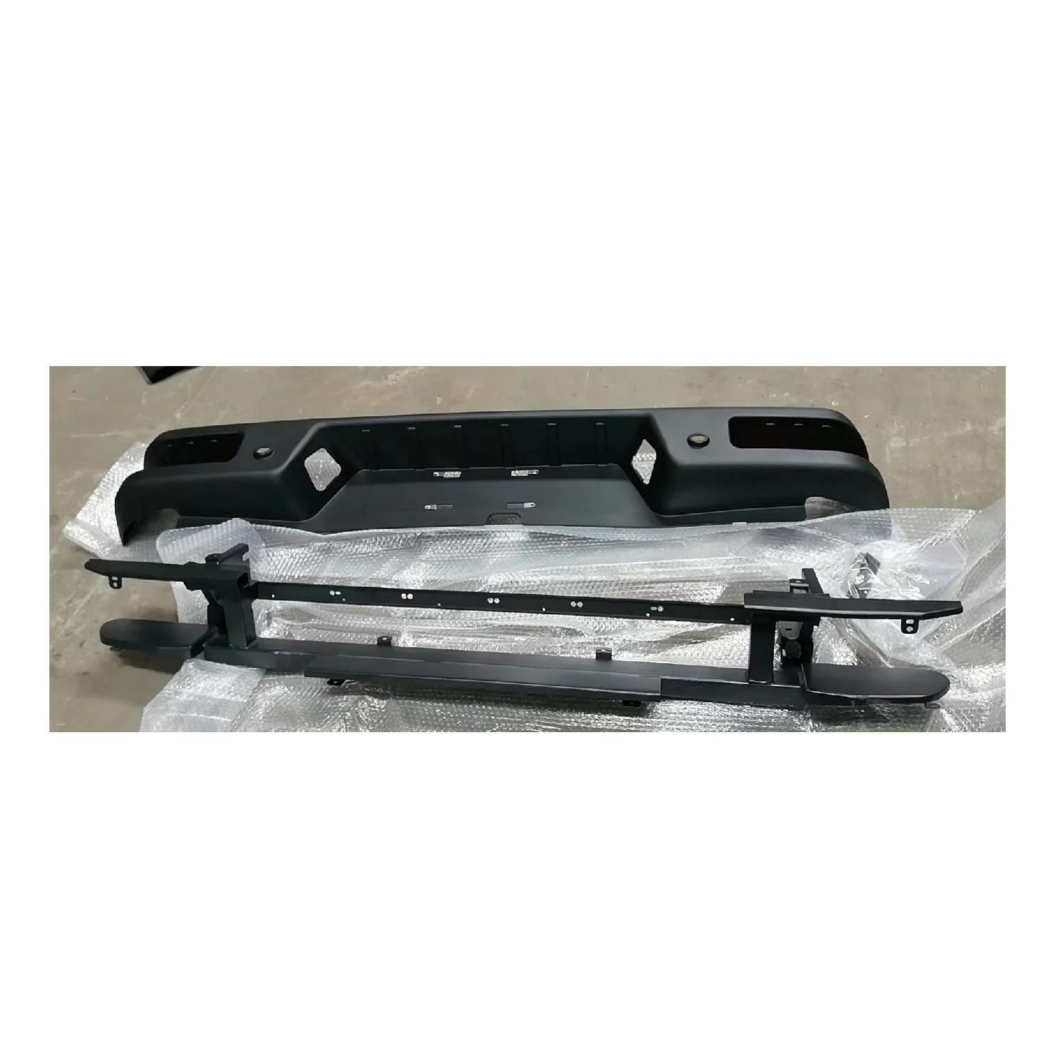 Задний бампер в сборе