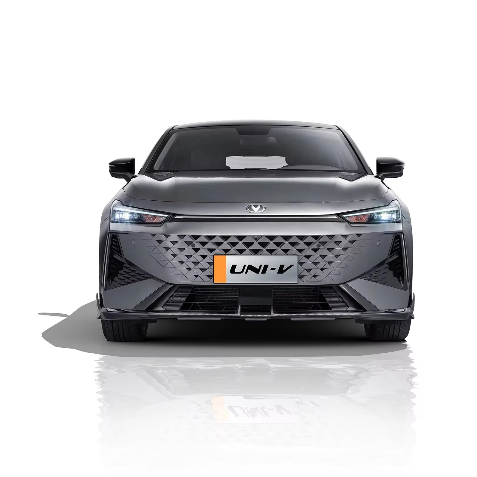Высокопроизводительный бензиновый автомобиль Changan второго поколения Uni-V 5 мест седан