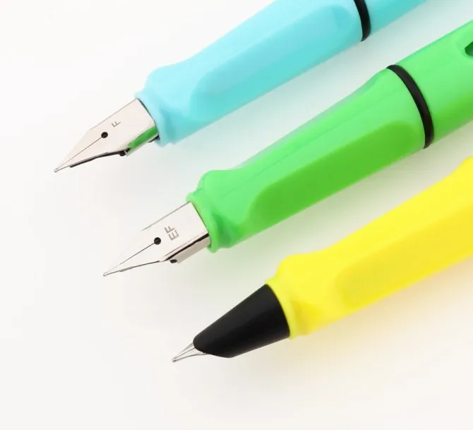 Four nib models and Customizable logo Multicolor Plastic Parker Fountain Pen