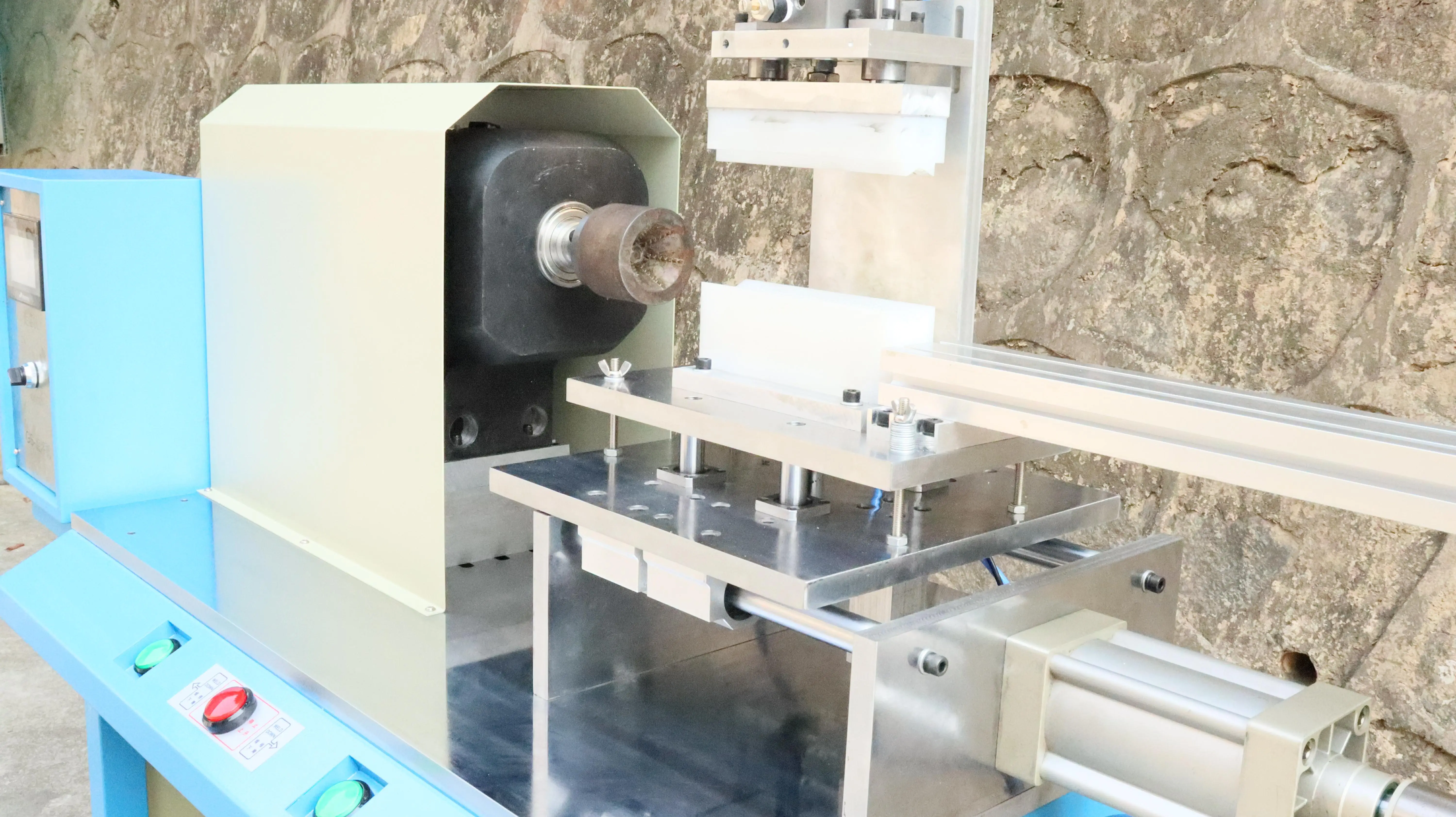 Automated Rotomolding Welding Machine for PP & Nylon Automotive Plastics  oil filter bowl Spherical toy Water spray connector