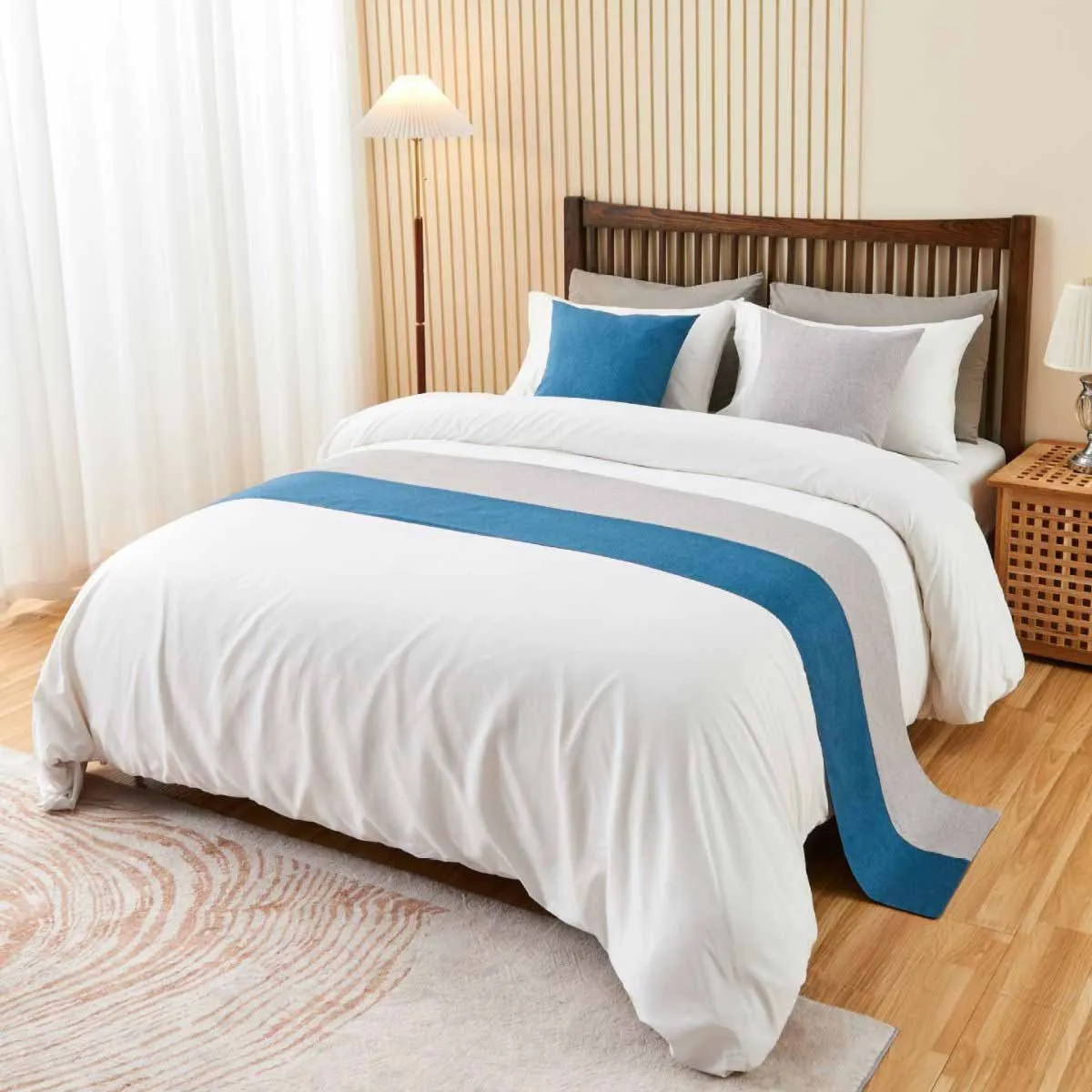 High-End Hotel Bedding Set Soft Beautiful Cushion and Decorative Bed End Flag Towel Runner for Bed End