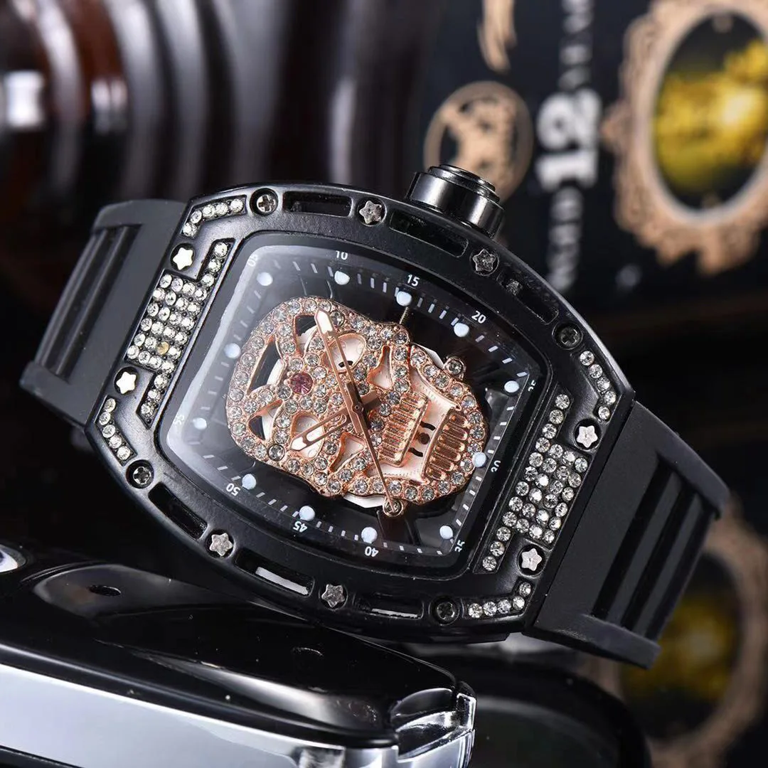 2022 Fashion Moissanite Diamond Mens Quartz Watches Luxury Famous Branded Wristwatch Designer Skull Iced Out Watch For Men