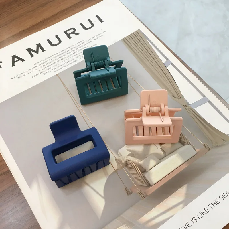 Оптовая продажа женские модные аксессуары для волос 5 см пластиковые Матовые карамельные цвета заколка для волос квадратные полые акриловые заколки для волос