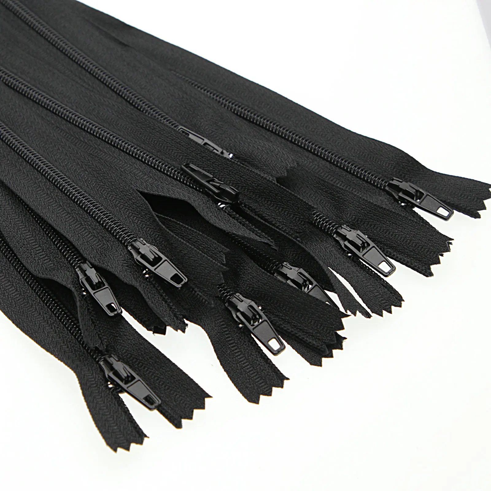 No 3 Close-end hot sale custom auto lock nylon zippers nylon