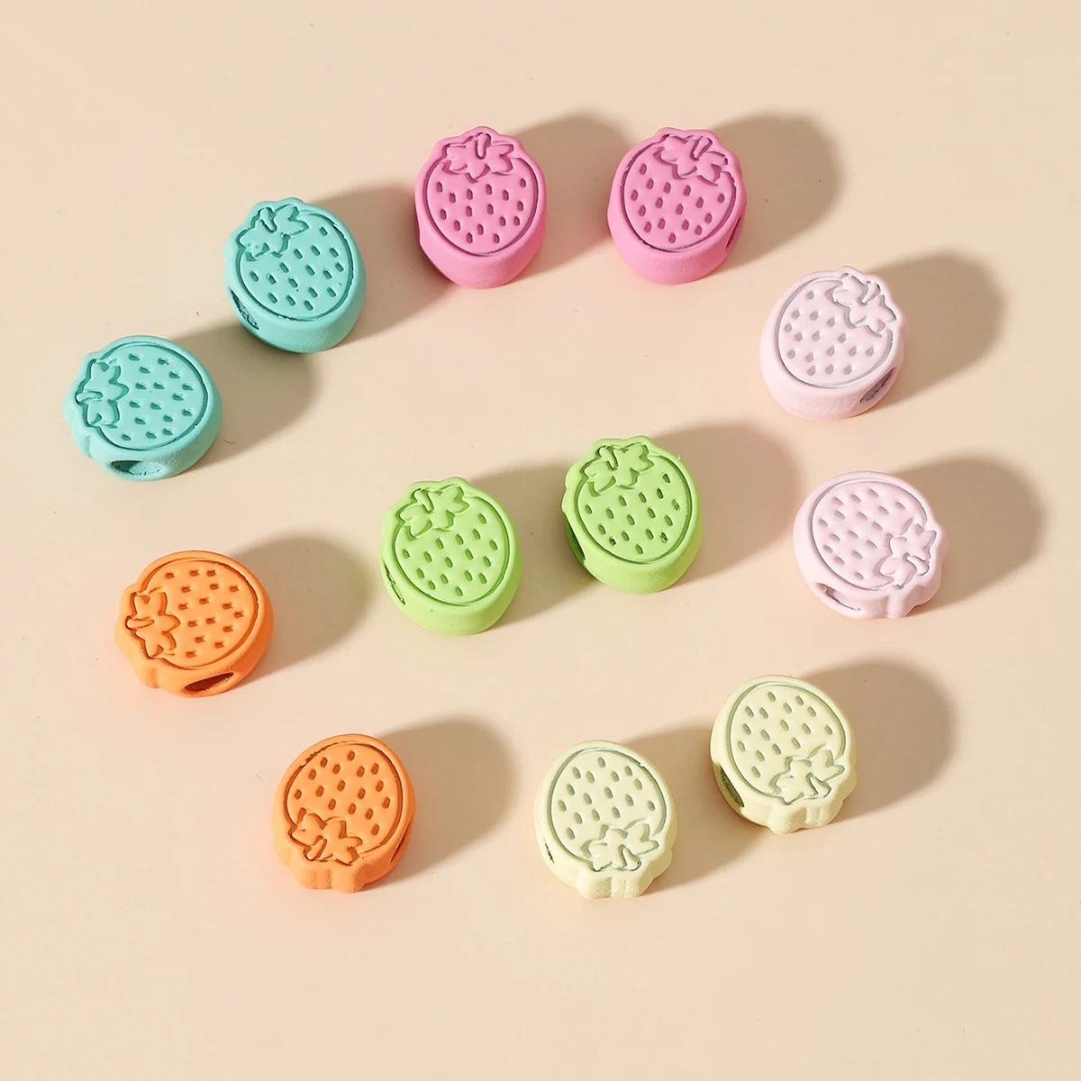 Cross-border wholesale strawberry spray paint alloy accessory necklace strawberry alloy bracelet set material